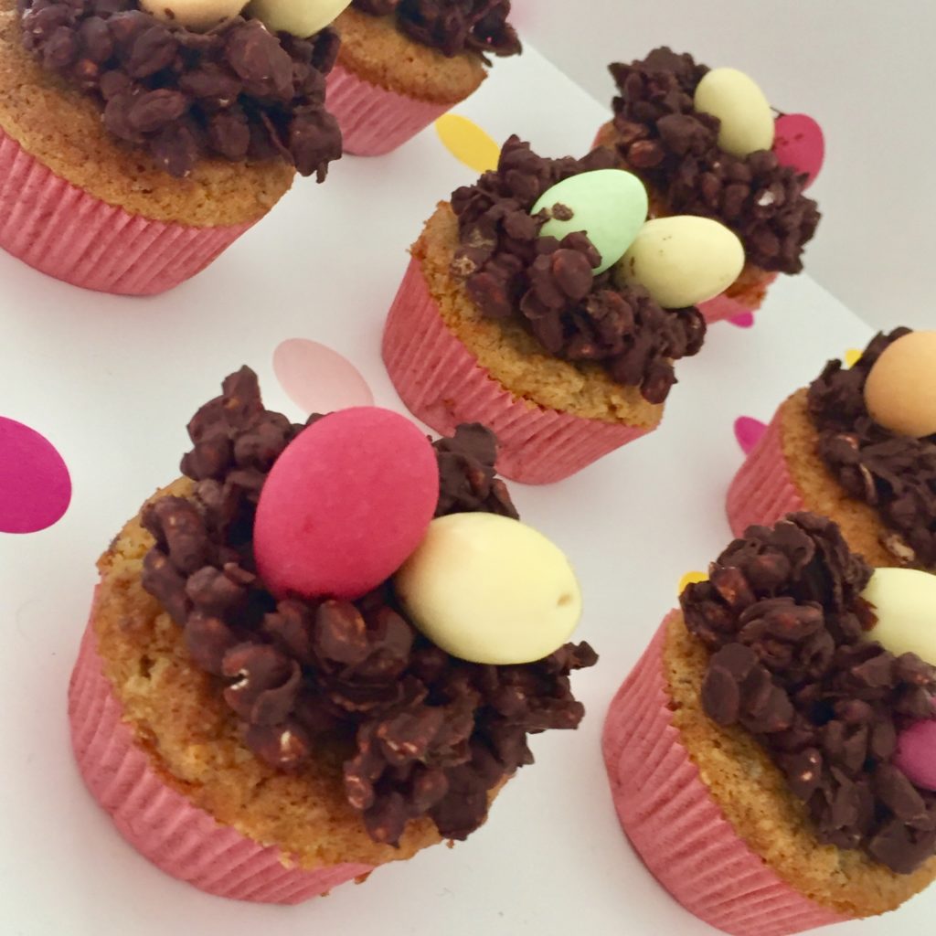 Schokoladige Osternester als Muffintopper - Backen mit Minis