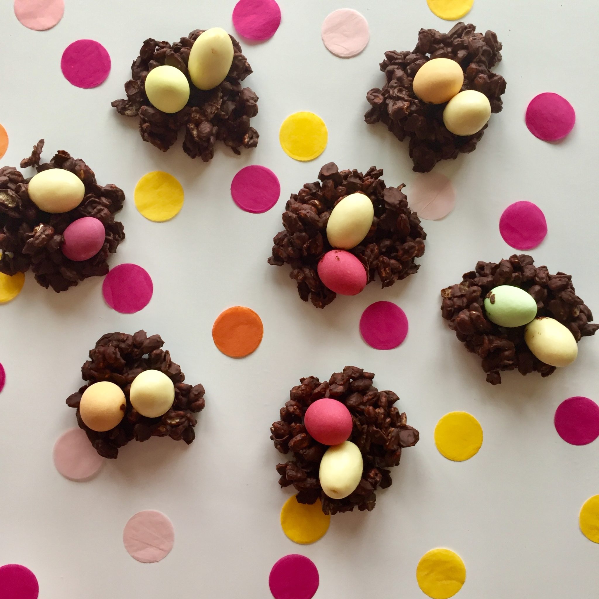 Schokoladige Osternester als Muffintopper - Backen mit Minis