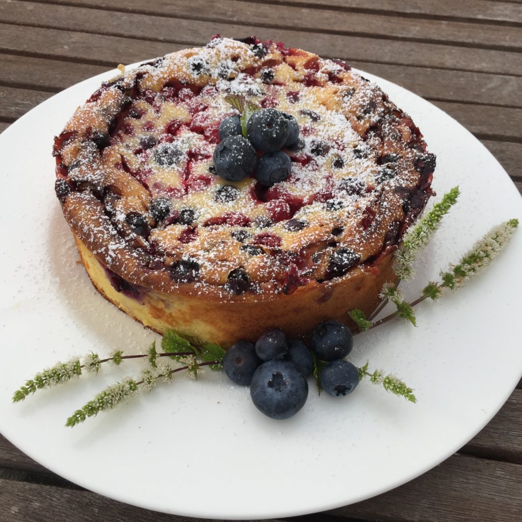 Fruchtiger Käsekuchen mit Beeren-Potpourri - Backen mit Minis