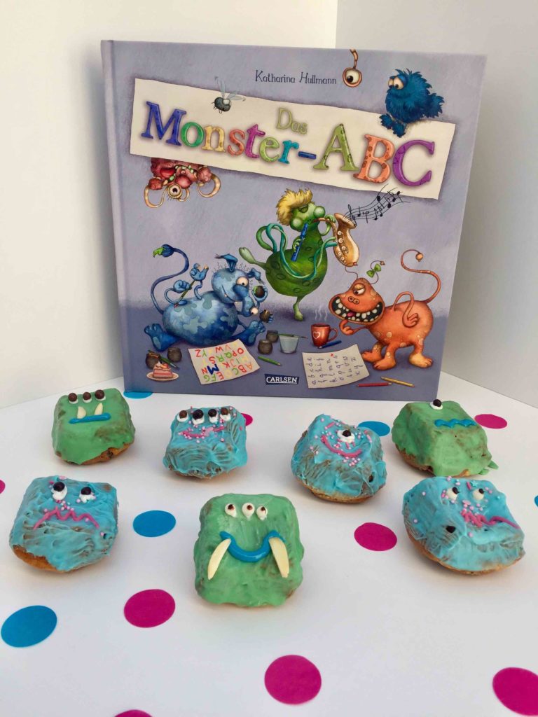 Das Kinderbuch Monster ABC wurde mit kleinen Brownie-Monstern interpretiert
