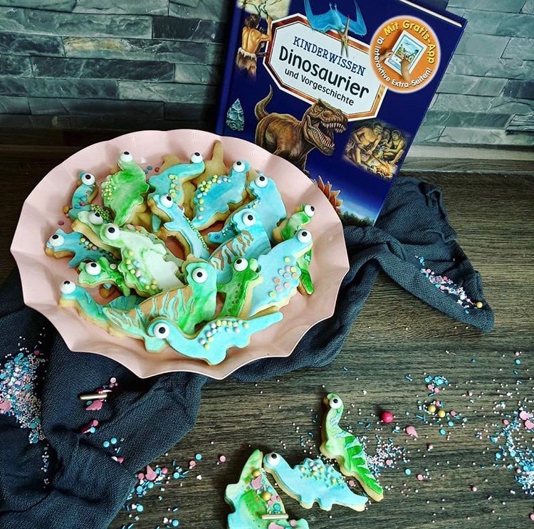 Die Idee der Dinosaurier Kekse stammt aus dem Kinderbuch über Dinosaurier