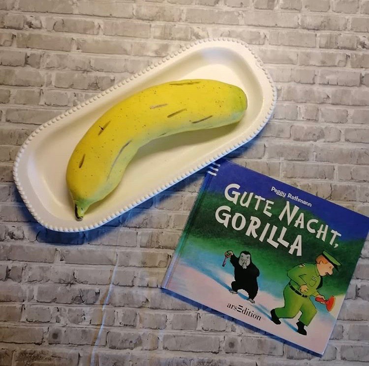 Ein Bananen Motivkuchen passend zum Kinderbuch "Gute Nacht, Gorilla"