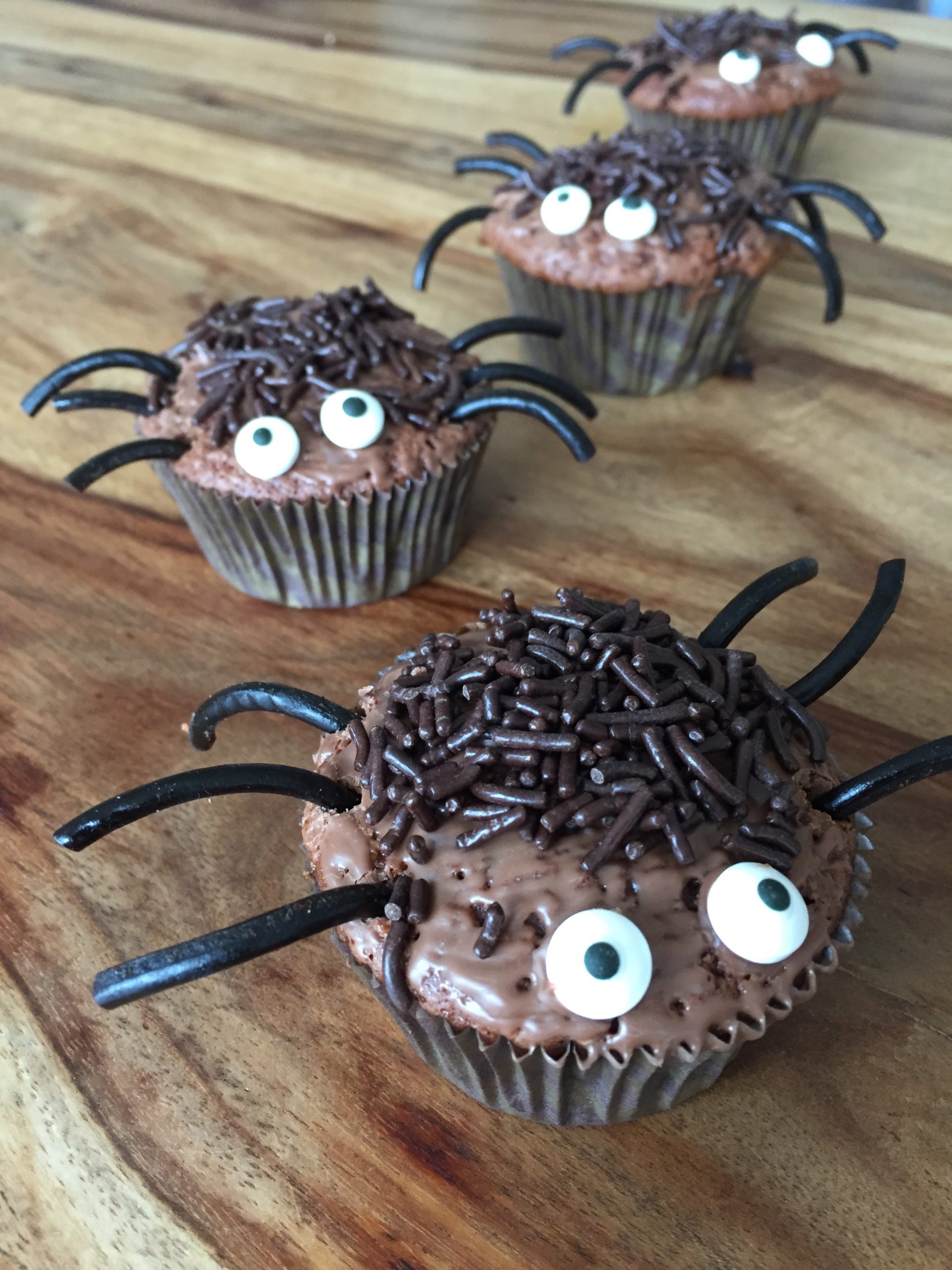 Pfui Spinne - schokoladige Halloweenmuffins! - Backen mit Minis
