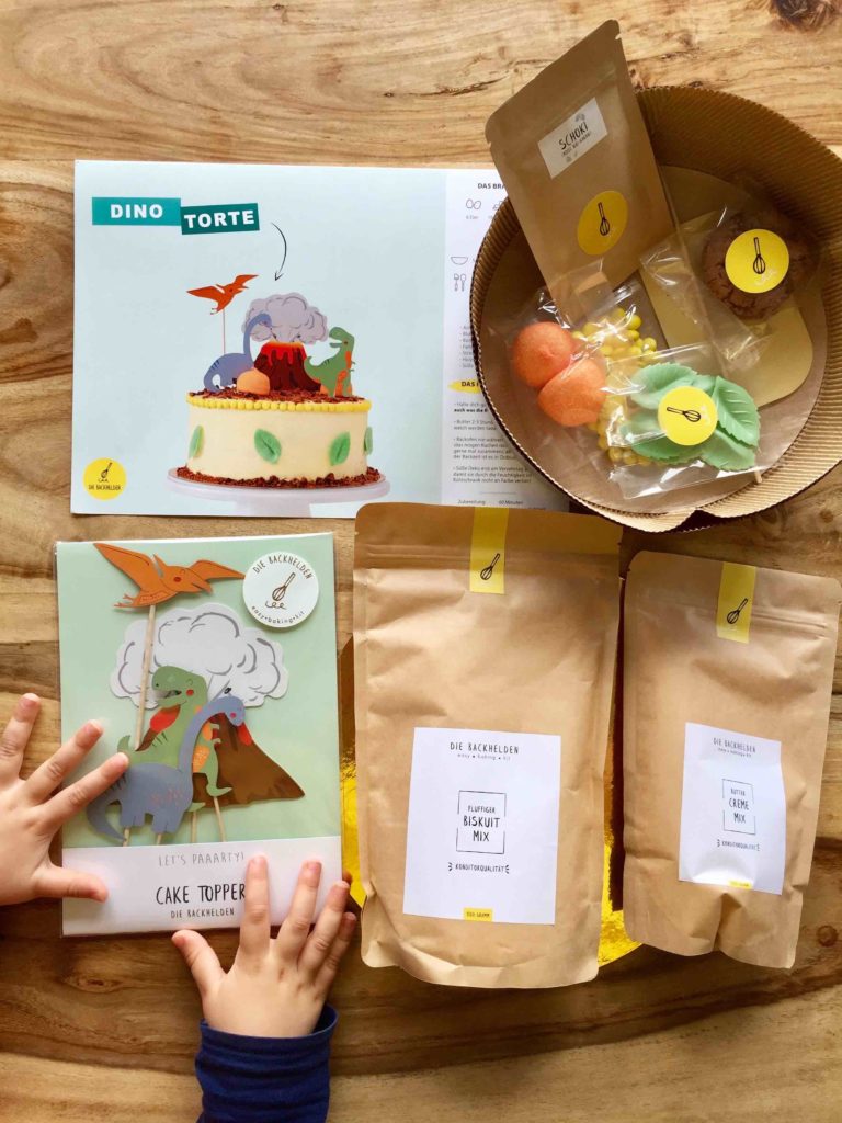 Das Dino-Tortenkit von "Die Backhelden" zum einfachen Backen für die schnelle Torte zum Kindergeburtstag