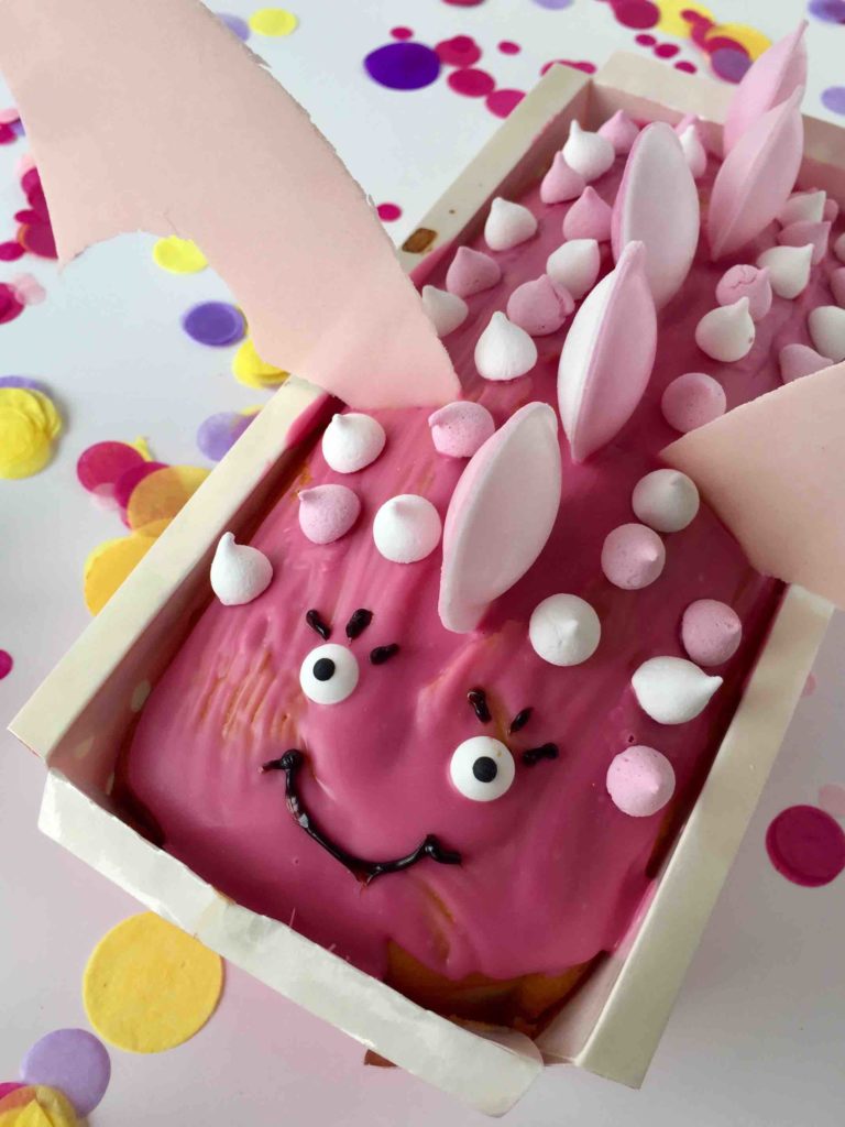 Einfacher Motivkuchen aus einer Kastenform für den nächsten Kindergeburtstag