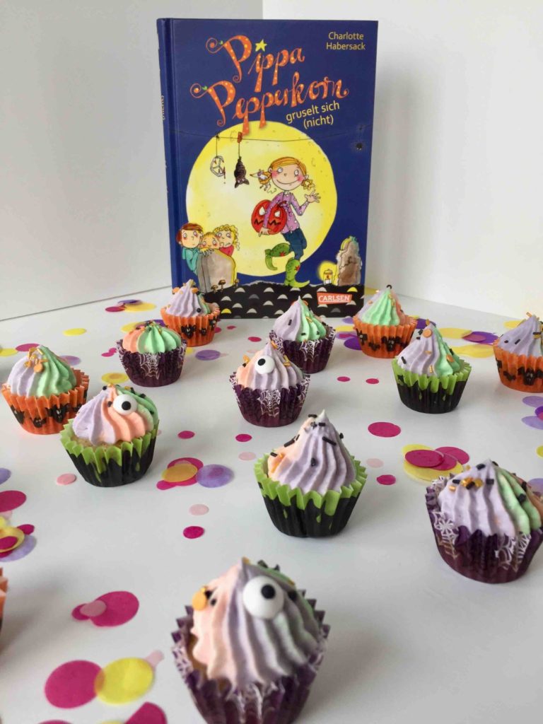 Die Mini-Halloween-Cupcakes passen hervorragend zur Back dein Lieblingsbuch Challenge