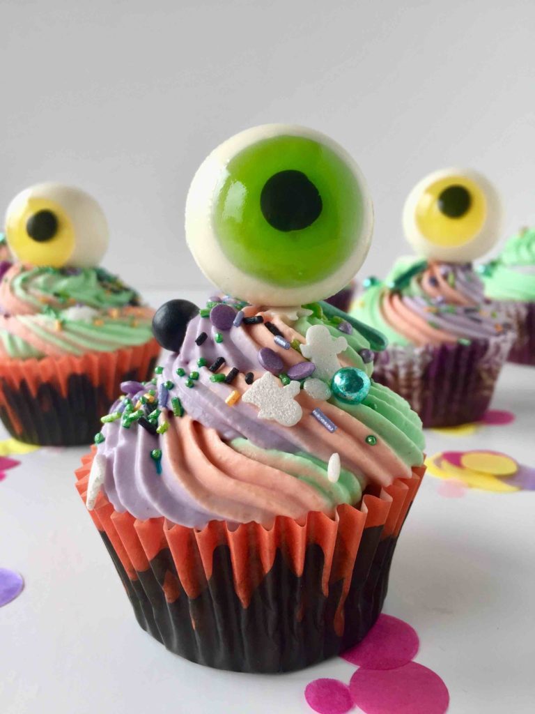 Kinderleichte Caketopper für die Halloween-Cupcakes: Glotzer-Caketopper