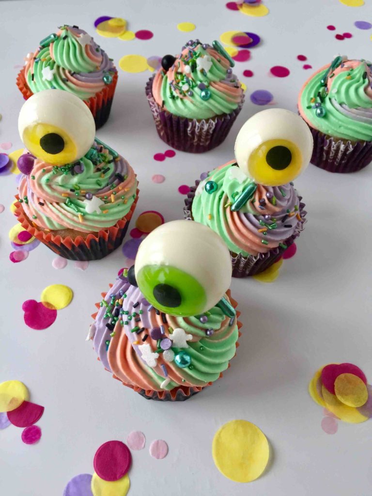 Kinderleichte Caketopper für die Halloween-Cupcakes: Glotzer-Caketopper