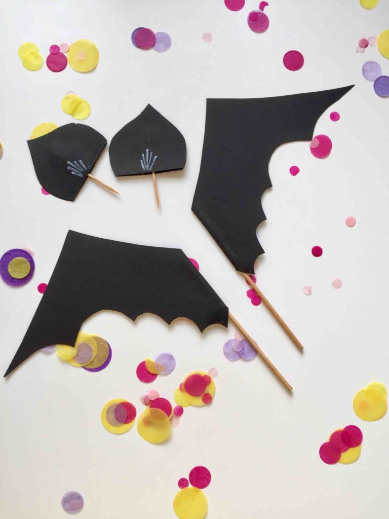 Die DIY Caketopper für den Fledermauskuchen aus schokoladigen Kürbiskuchen für die Halloween Blogparade