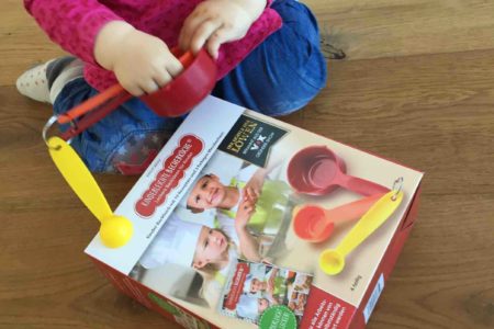 Die Kinderleichte Becherküche ist mit bunten Bechern und einfachen Rezepten ein tolles Backbuch für Kinder
