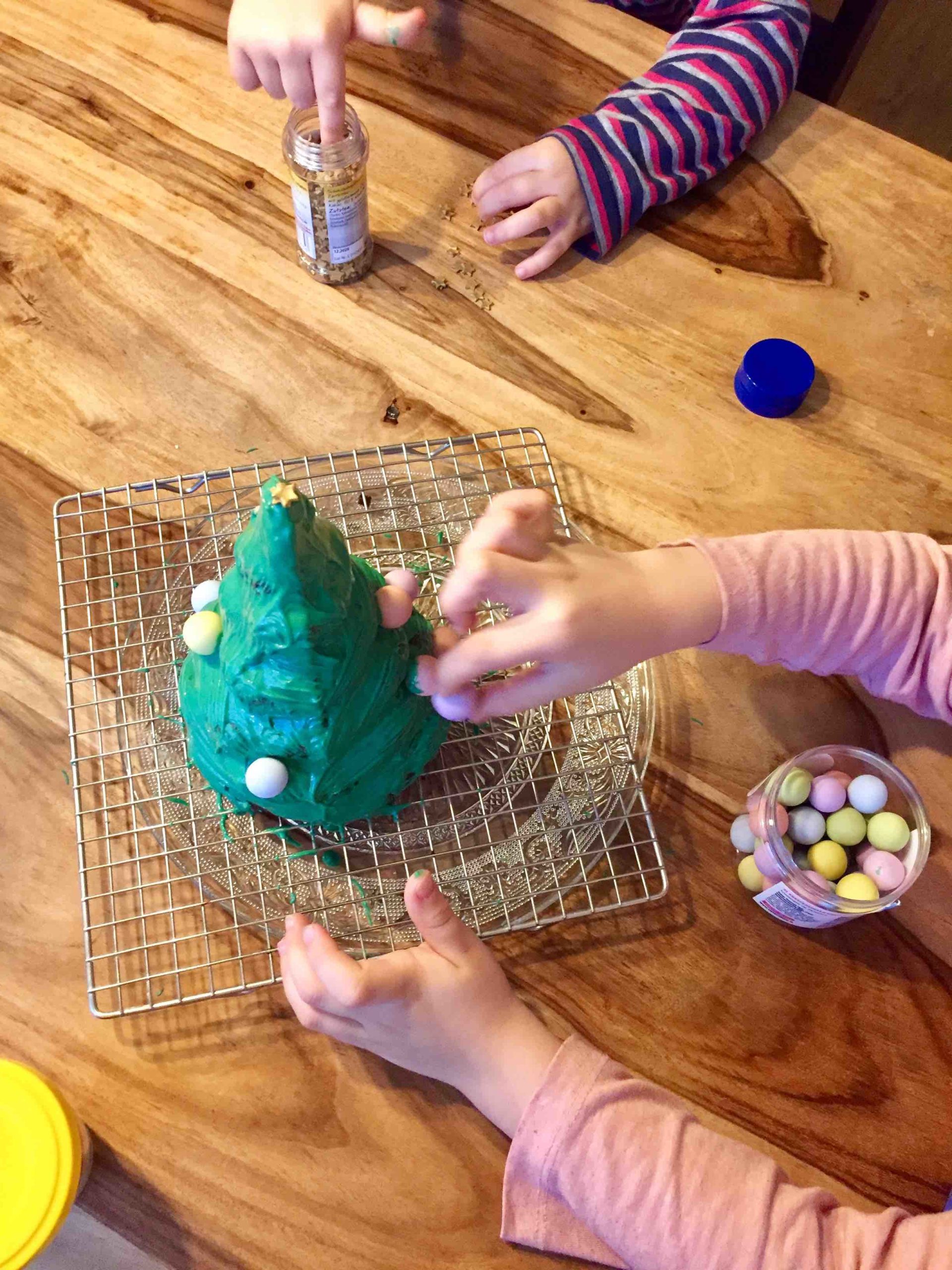 Oh Tannenbaum - Fruchtiger Orangenkuchen zu Weihnachten - Backen mit Minis