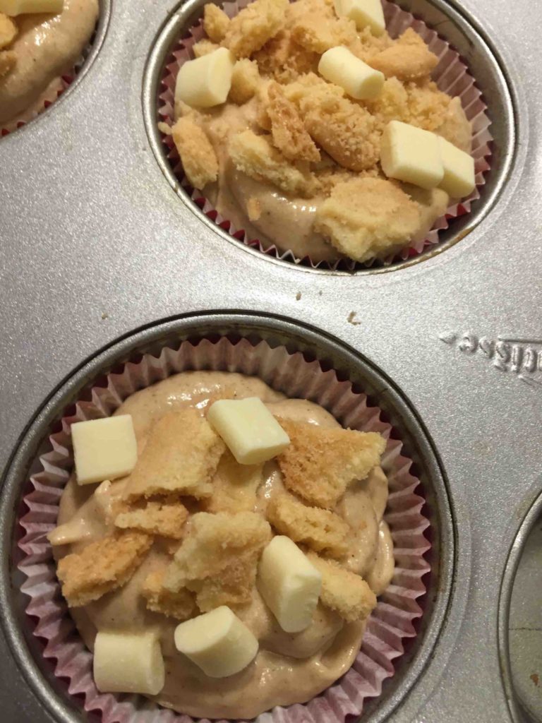Diese köstlichen Spekulatius-Muffins mit Crunch sind perfekt für das Backen mit Kindern.