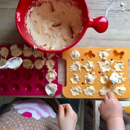 Meine Minis backen Cakepops im Cakepop-Baker wie Profis.