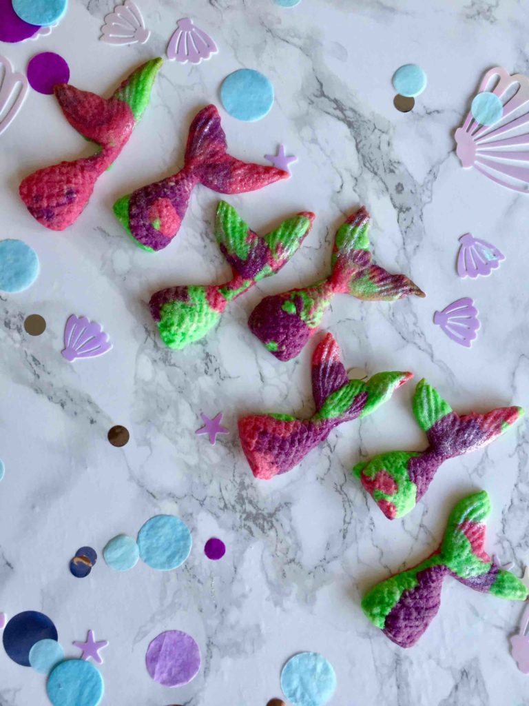 Die 3D-Meerjungfrauen-Kekse sind ein leckeres Highlight auf jedem Meermaid-Party. Für den Kindergeburtstag kannst du sie einfach mit deinen Kindern backen.