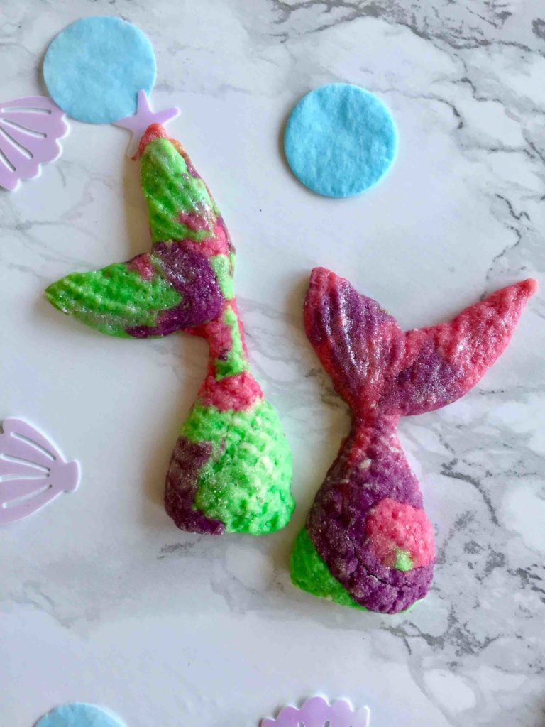 Die 3D-Meerjungfrauen-Kekse sind ein leckeres Highlight auf jedem Meermaid-Party. Für den Kindergeburtstag kannst du sie einfach mit deinen Kindern backen.