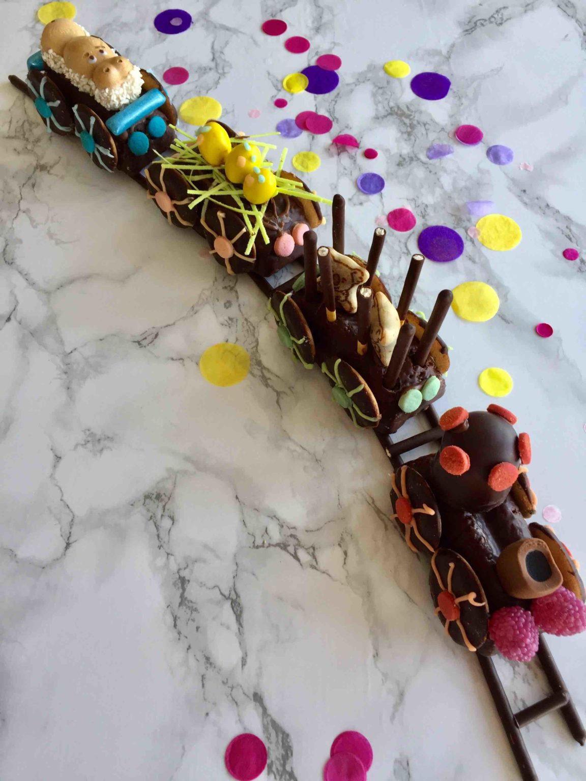 Tierischer Eisenbahnkuchen - der essbare Geburtstagszug - Backen mit Minis