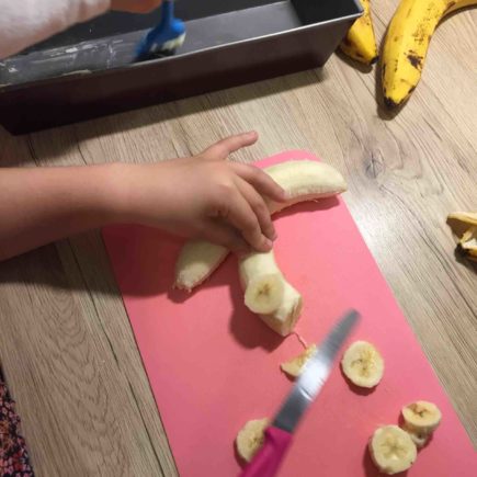 Das einfache Rezept für das Weihnachtliche Bananenbrot mit Spekulatius & Zimt ist wunderbar zum Backen mit Kindern