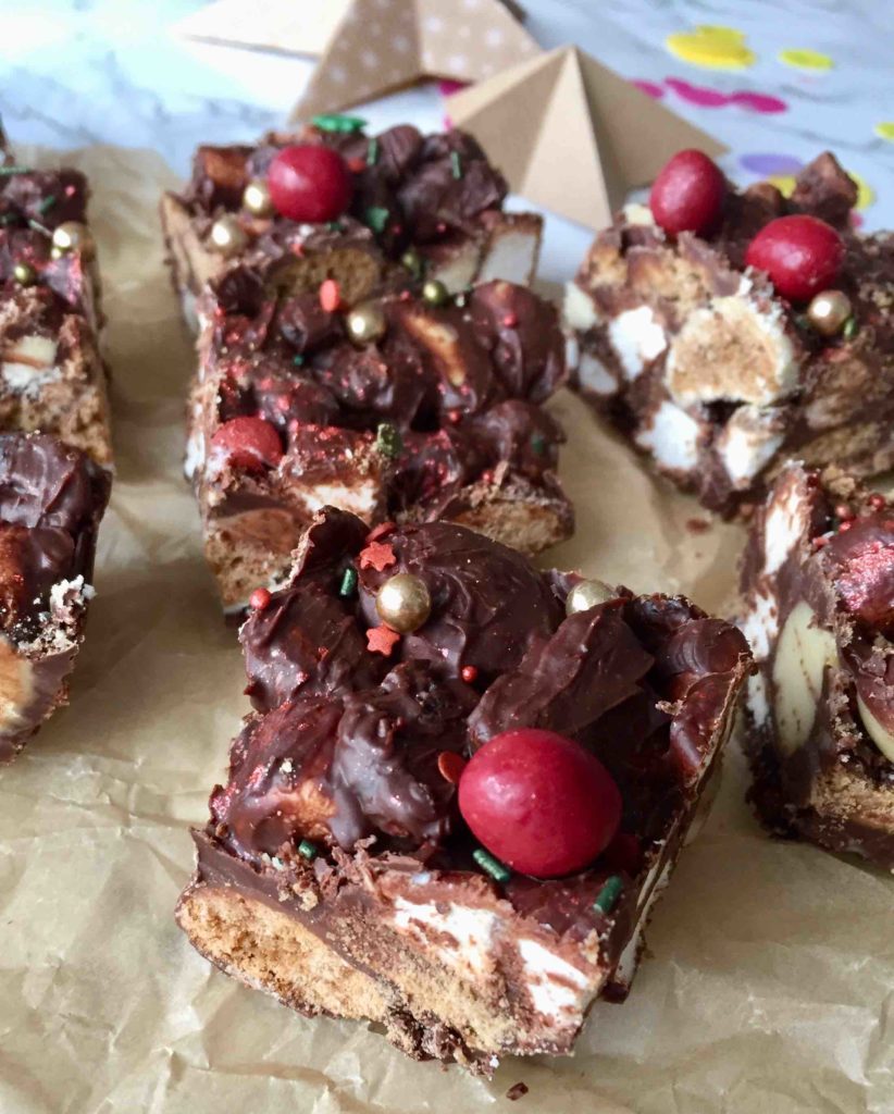 Ein knuspriges & sehr schnelles Weihnachtsgeschenk aus der Küche: Rocky Roads - die Schokobar mit Crunch