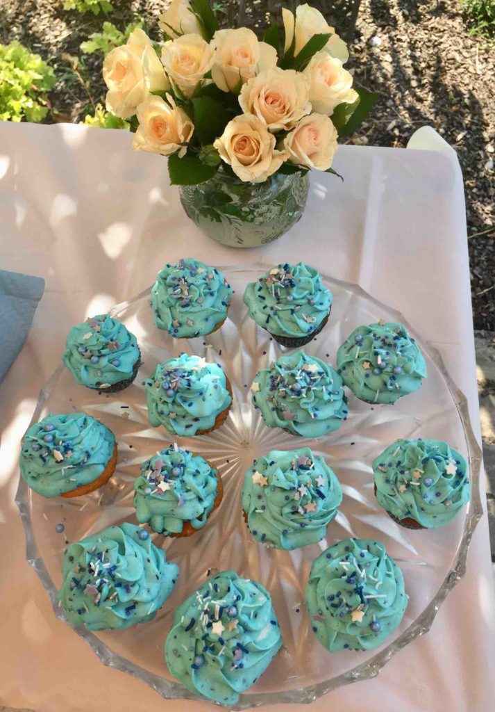Blaue Cupcakes für die Babyparty