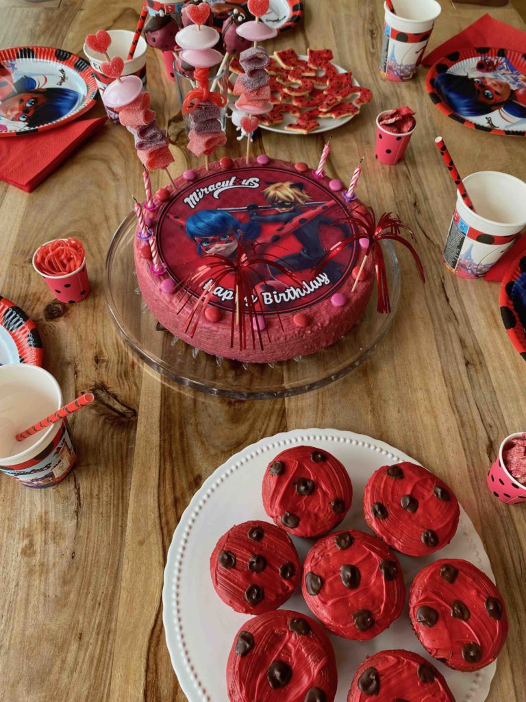 Der Miraculous-Geburtstagskuchen für den kleinen Ladybug-Fan