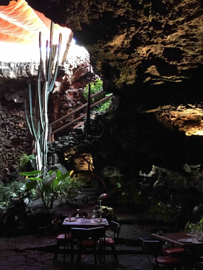 Die Vulkanhöhle Jameos de Agua besticht durch ihre Grotte.