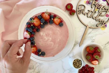 No-Bake-Cake mit Erdbeer-Joghurt-Creme - der Sommerkuchen aus dem Kühlschrank
