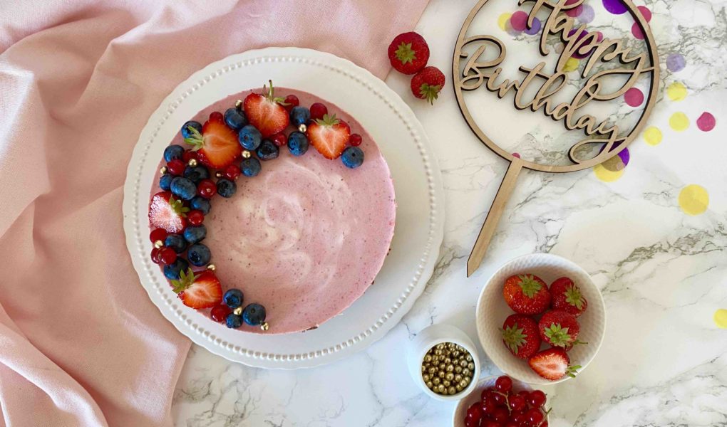 No-Bake-Cake mit Erdbeer-Joghurt-Creme - der Sommerkuchen aus dem Kühlschrank