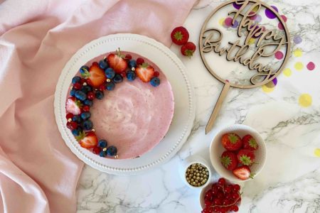 No-Bake-Cake mit Erdbeer-Joghurt-Creme - der Sommerkuchen aus dem Kühlschrank