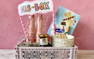 Die DIY Eis-Box ist eine wunderbare Geschenkidee für Sommerkinder und Eisliebhaber.