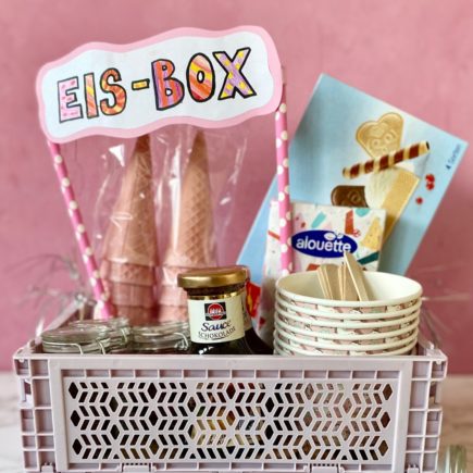 Die DIY Eis-Box ist eine wunderbare Geschenkidee für Sommerkinder und Eisliebhaber.