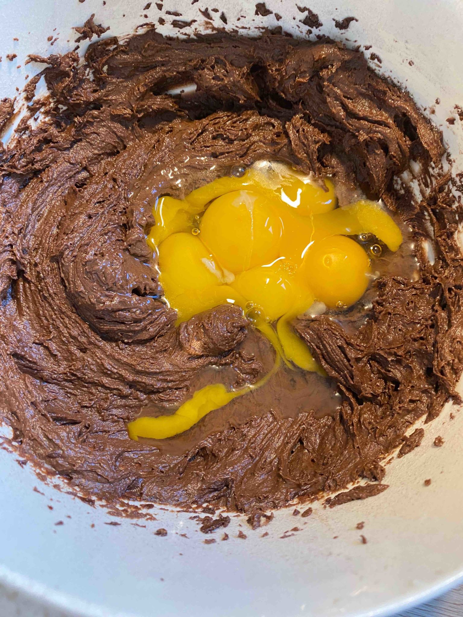 Schokoladen-Gugelhupf mit &amp;quot;faltigen&amp;quot; Fledermaus-Caketopper - Backen mit ...