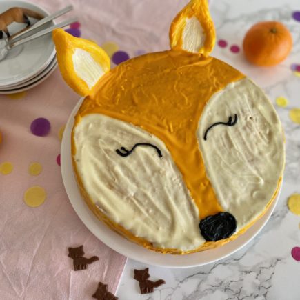 Heute backen wir Rabbat aus "Die Schule der magischen Tieren" - ein köstlicher Fuchskuchen für alle Fans.