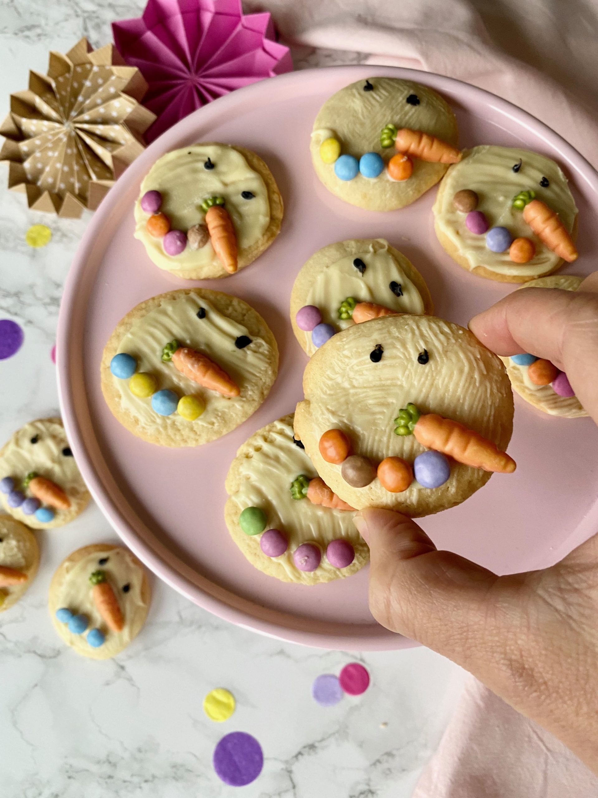 Vanillige Schneemann-Plätzchen - Backen mit Minis