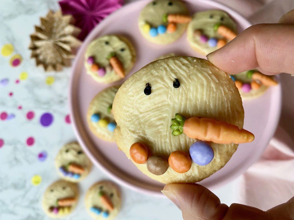 Vanillige Schneemann-Plätzchen - Backen mit Minis