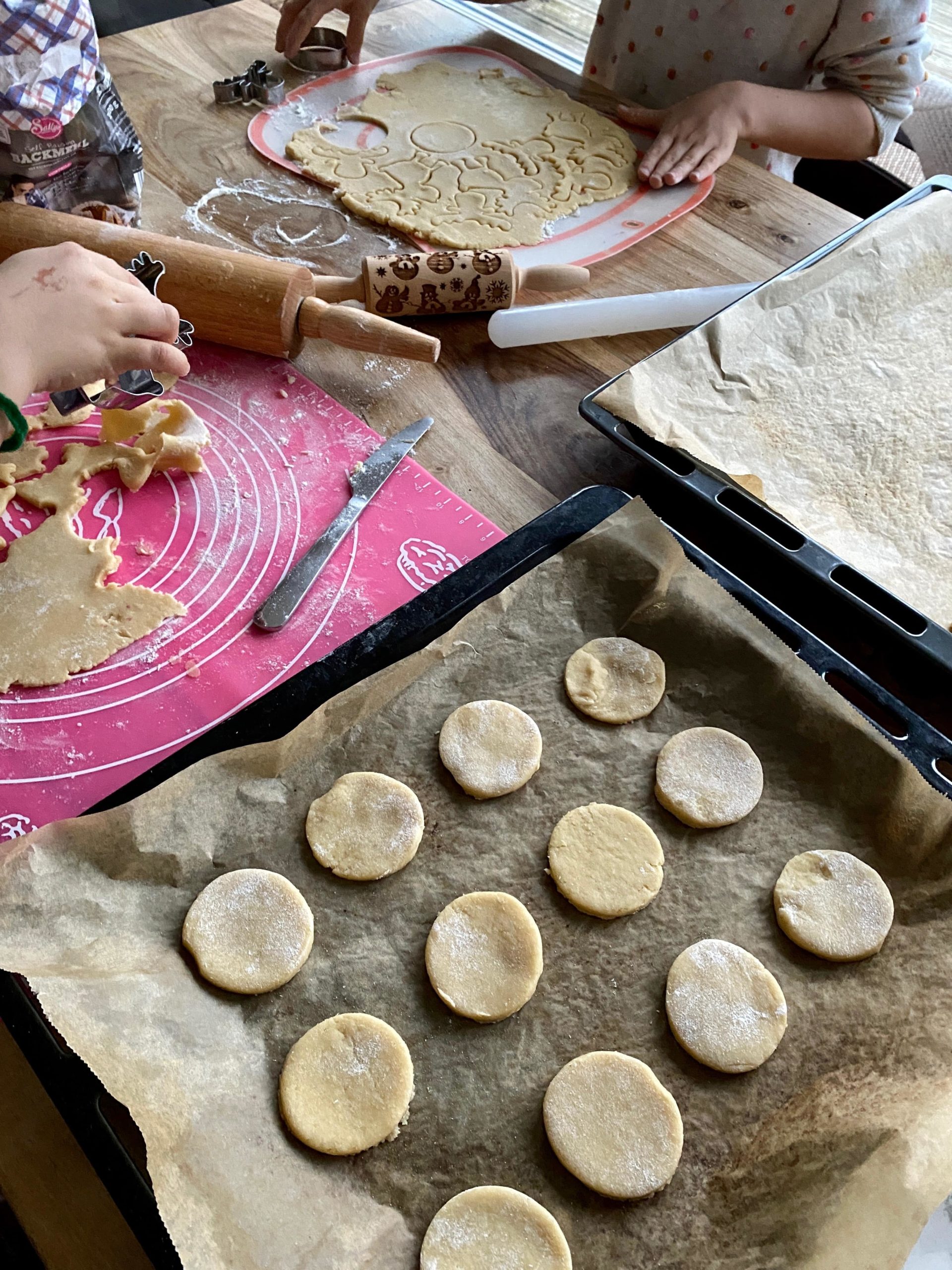 Vanillige Schneemann-Plätzchen - Backen mit Minis