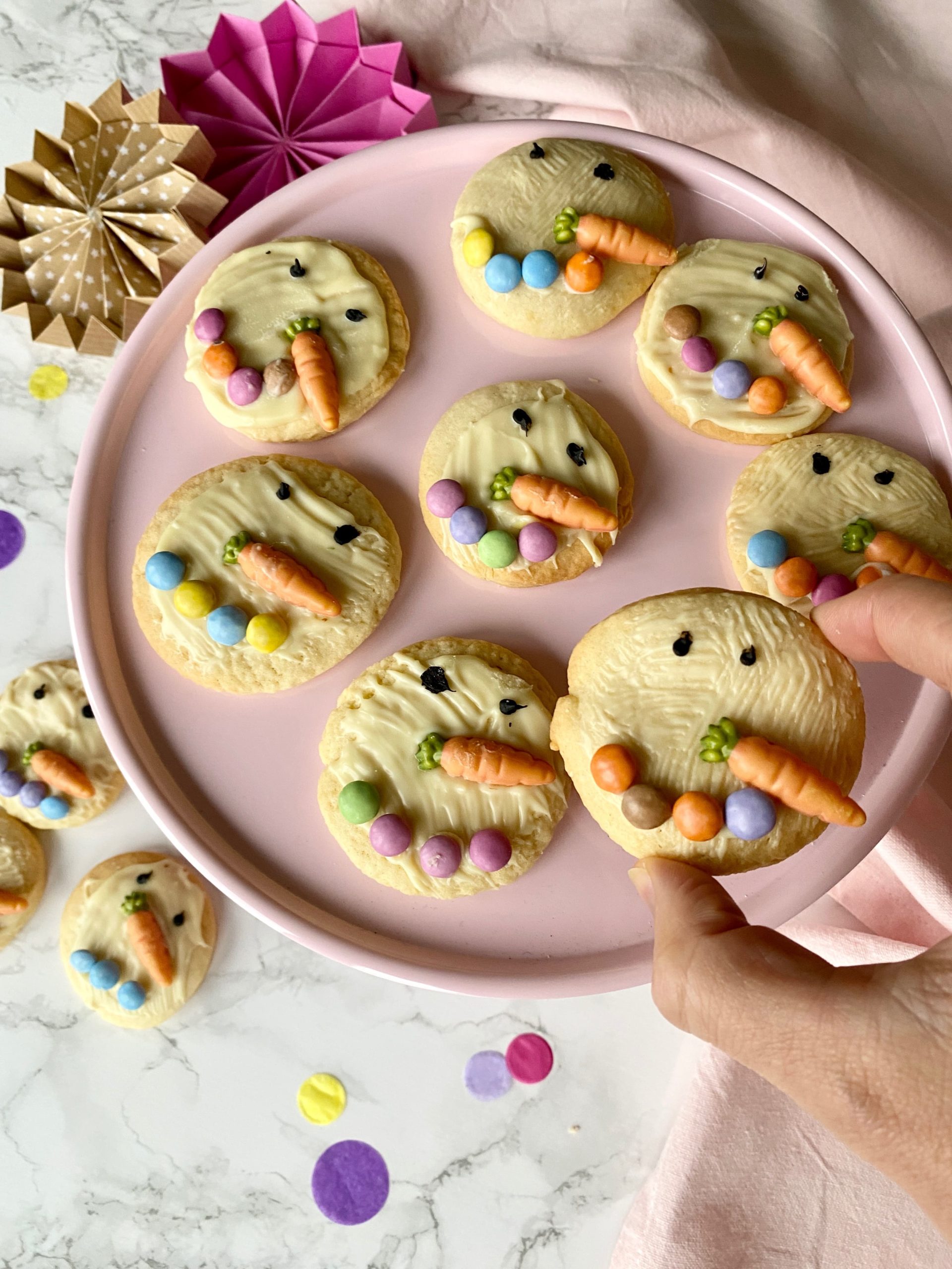 Vanillige Schneemann-Plätzchen - Backen mit Minis