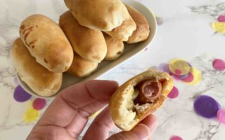 Die Mini Hot Dogs als deftiger Snack für den Kindergeburtstag.