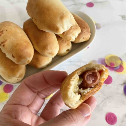 Die Mini Hot Dogs als deftiger Snack für den Kindergeburtstag.