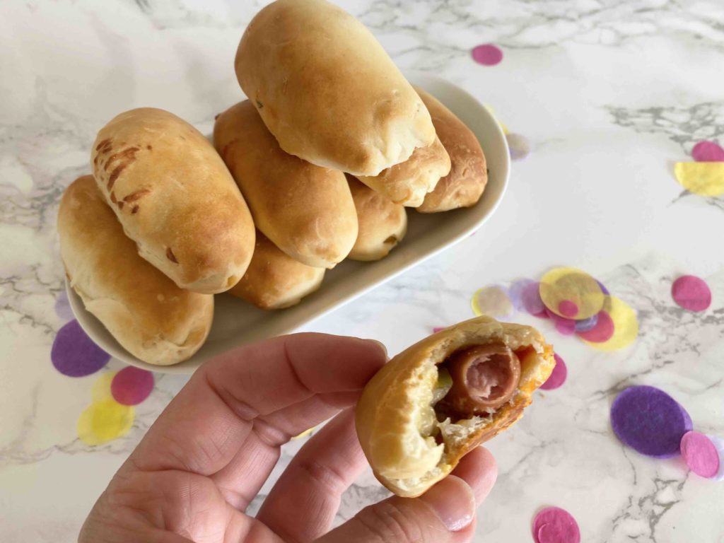 Die Mini Hot Dogs als deftiger Snack für den Kindergeburtstag.