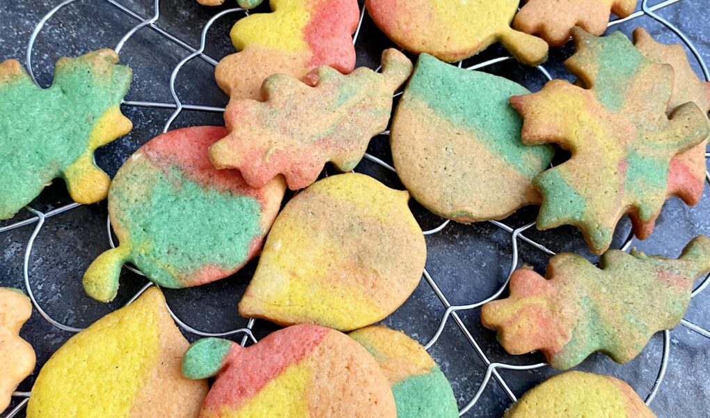 Bunte Herbstplätzchen - herbstliche Butterplätzchen für das Backen mit Kindern