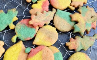 Bunte Herbstplätzchen - herbstliche Butterplätzchen für das Backen mit Kindern