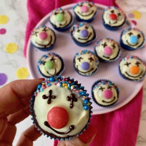 Freche Mini-Clownmuffins zu Karneval