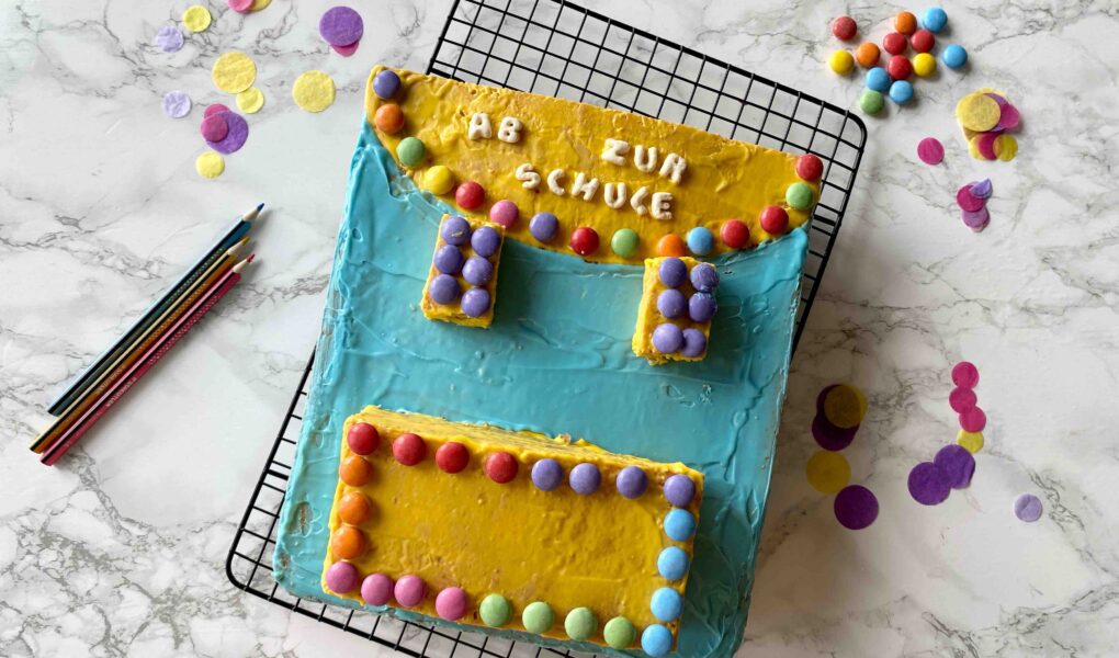 Ein kinderleichter Motivkuchen für die Einschulung: der Turnister-Kuchen. Ich liebe den Ranzen-Kuchen