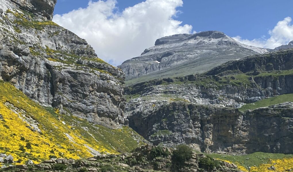 Roadtrip durch die Pyrenäen - Bergdörfer, Naturschutzgebiete & Aktivitäten