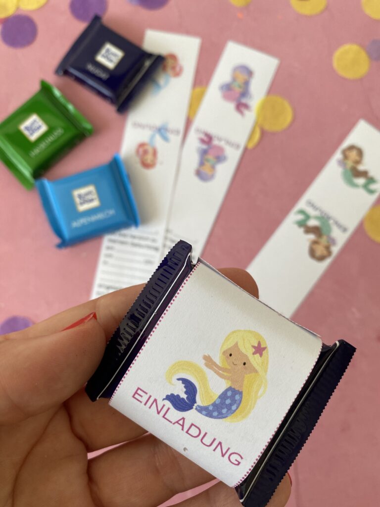 Süße Einladung zum Kindergeburtstag mit Ritter Sport Mini Schokoladen. DIY Einladung mit Meerjungfrauen. Meerjungfrauen-Einladung zum Ausdrucken.