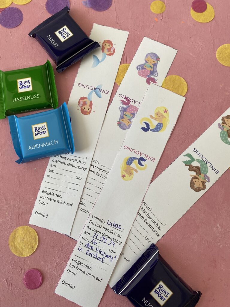 Süße Einladungen für den Kindergeburtstag mit Ritter Sport Mini Schokoladen. DIY Einladung mit Meerjungfrauen. Meerjungfrauen-Einladung zum Ausdrucken.