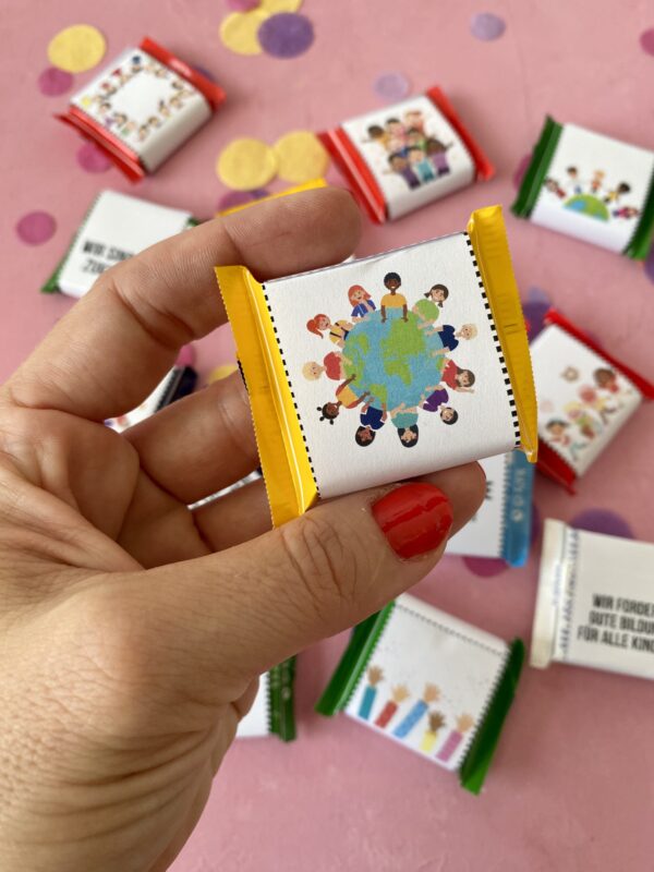 Süße Schokoverpackung für Ritter Sport Mini Schokoladen für den Weltkindertag. DIY Geschenke für Kinder.