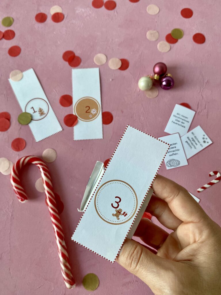 Last-Minute-Adventskalender Rot mit 90 verschiedenen Gutscheinideen für "Zeit statt Zeug" für schöne Erinnerungen und gemeinsame Zeit in der Weihnachtszeit!