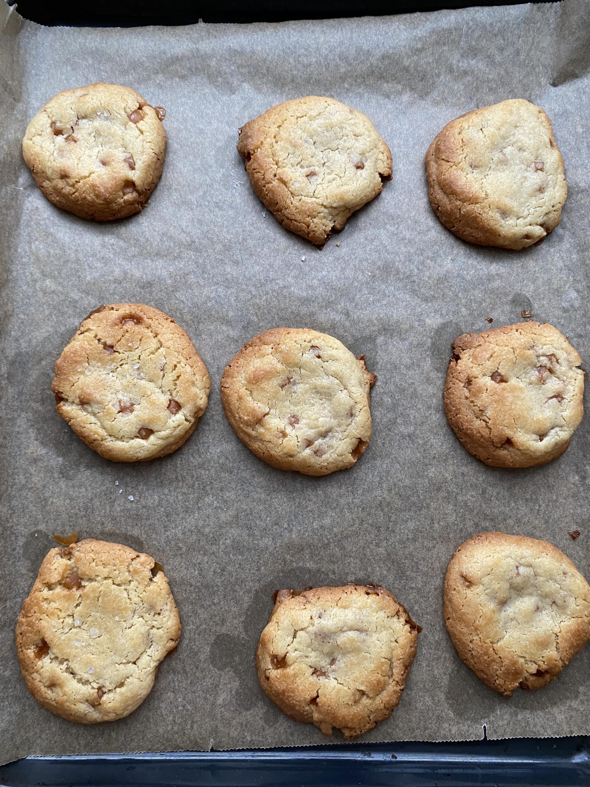 Chunky Karamell-Cookies mit Meersalz - Backen mit Minis