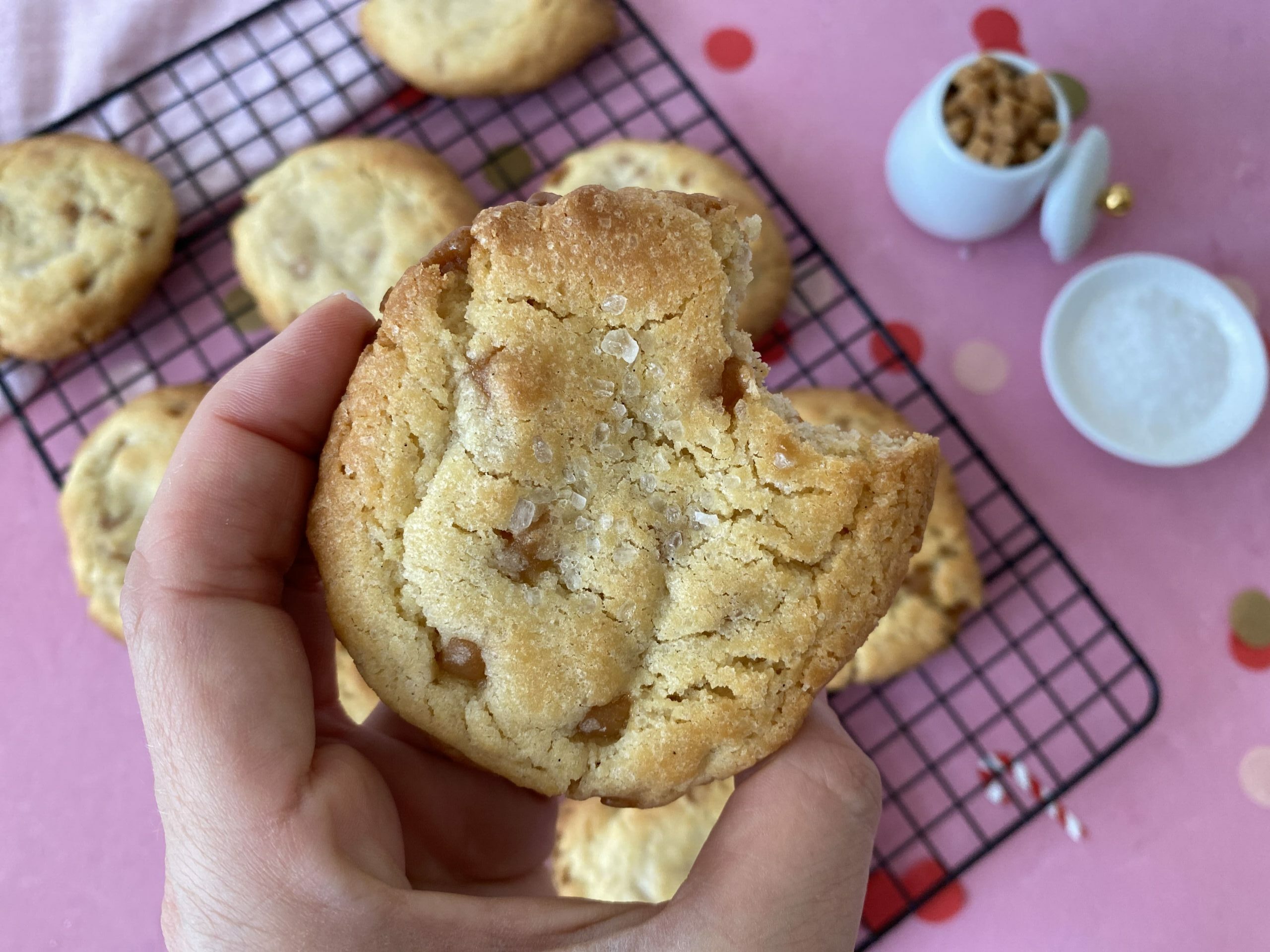 Chunky Karamell-Cookies mit Meersalz - Backen mit Minis